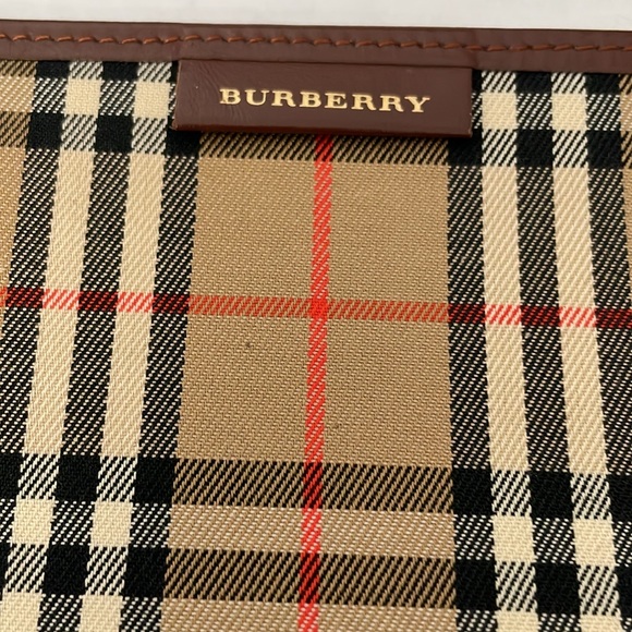 Burberry check book holder. - Picture 4 of 10